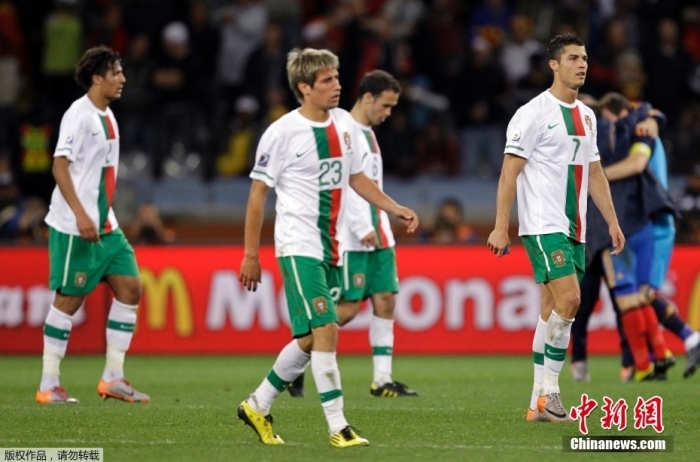 C罗决赛孤身退场 老球迷告别青春