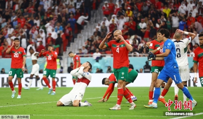 C罗决赛孤身退场 老球迷告别青春