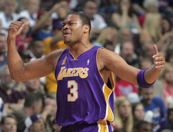 湖人三连冠王朝五位关键球员的冠军之路