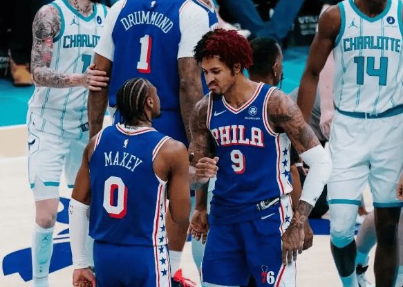 76人三巨头合体两连胜搅动东部季后赛格局