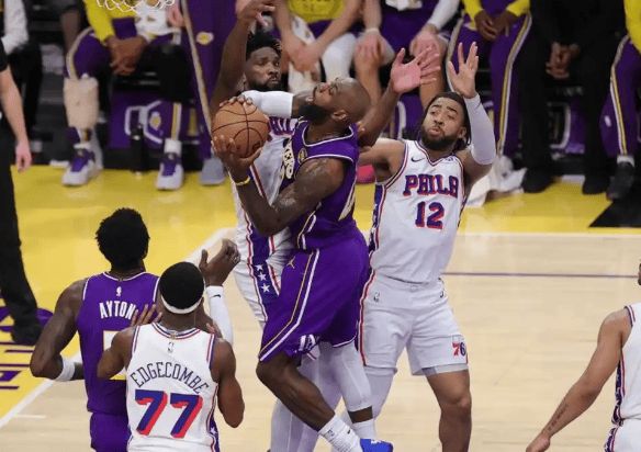 76人三巨头合体两连胜搅动东部季后赛格局