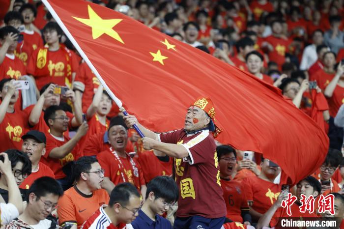 纪录之夜：杭州主场0比2负澳大利亚，国足半场好