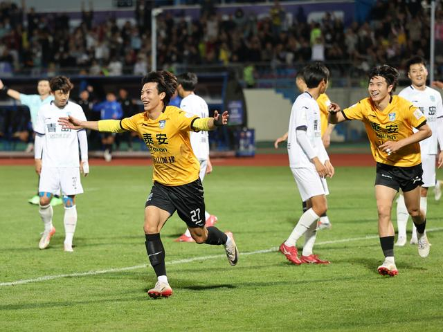泰安泰山城建首战告捷2比1逆转青岛青春