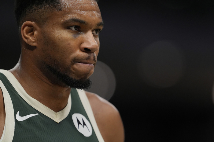 雄鹿队阻止字母哥参赛引争议 字母哥怒斥球队阻